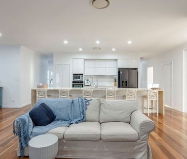 1 Raewood Close, Coral Cove QLD 4670 - House For Rent | Domain - Photo 2