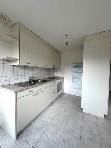 Helle und zentral gelegene 2.5-Zimmer-Wohnung direkt am Bahnhof Brügg - Photo 3