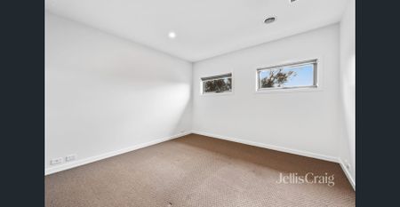 Light-Filled Townhouse Living in a Prime Location - Photo 3