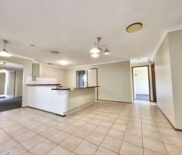 FOUR BEDROOM FAMILY HOME! - Photo 6