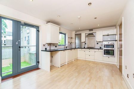 6 bedroom terraced house to rent - Photo 5