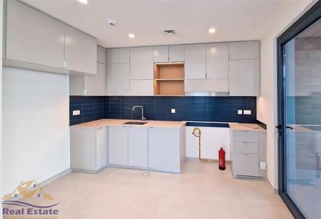 On the Park | Spacious | Corner Unit - Photo 3