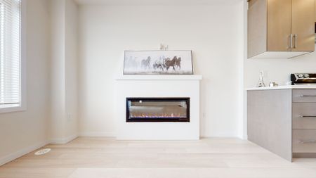 For Lease - 10 Seacoasts Circle, Vaughan, Ontario - Photo 2