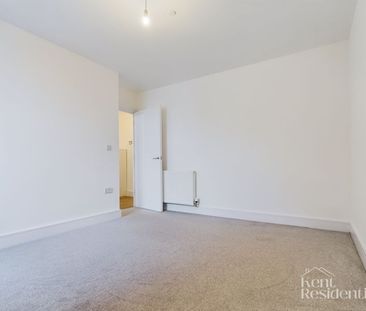 2 bed flat to rent in Miller Heights, Maidstone, ME15 - Photo 4