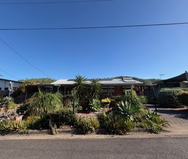 CHARMING 3 BEDROOM HOME IN WULGURU + SOLAR + ADDITIONAL UTILITY ROOM! - Photo 5