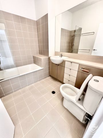 Heart of Teneriffe – Freshly Painted & New Carpet – Ready to Move In! - Photo 5