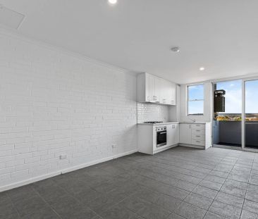 Refurbished Top-Floor Living in the Heart of East Vic Park. - Photo 6