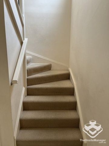 Spacious 3 bedroom villa in great location - Photo 5