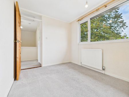 3 bedroom end of terrace house to rent - Photo 4