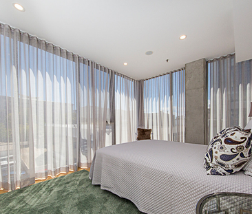 Fully Furnished High-end Living on Lonsdale! - Photo 4