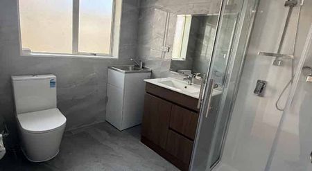 Low Maintenance Rental House - Photo 2