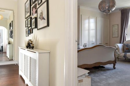 2 Bed Flat, Shooters Hill Road, SE3 - Photo 5