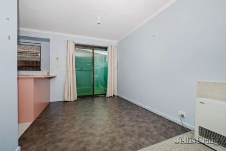 2 Bed, 1 Bath - Photo 4