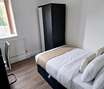 3 bedroom flat to rent - Photo 5