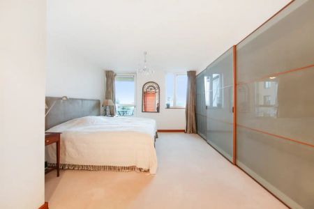 2 bedroom flat in 34 St. Johns Wood Road - Photo 5