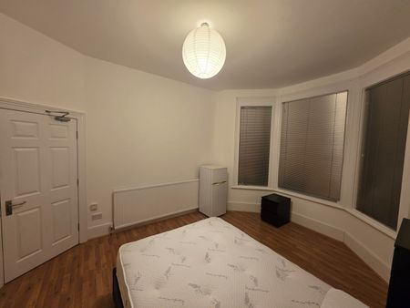 Room in a Shared House, Bathurst Gardens, NW10 - Photo 3