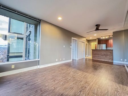 Bright 2 Bedroom Condo In Victoria Hill With Ac & Underground Parking - Photo 4