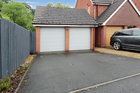 4 bedroom detached house to rent - Photo 4