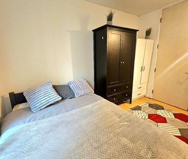 Room in a Shared Flat, Becquerel Court, SE10 - Photo 1