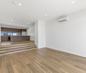 13 Whitfield Crescent, Craigieburn VIC 3064 - Townhouse For Rent | ... - Photo 2