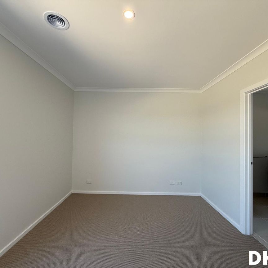 Brand New and Modern Home in Tarneit - Photo 1