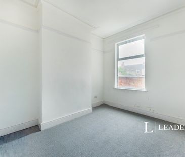 3 bedroom house to rent Hainton Avenue, DN32 - Photo 3