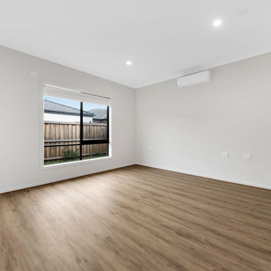 Four Private Ensuites, Step-Free Living & Two Weeks Rent Free! - Photo 1