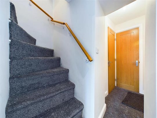 2 bedroom end of terrace house to rent - Photo 1