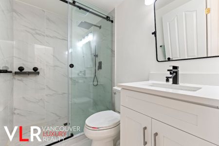 House in Richmond, BC - Photo 2