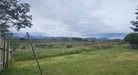 Cosy 2 bedroom at the beach - Photo 2