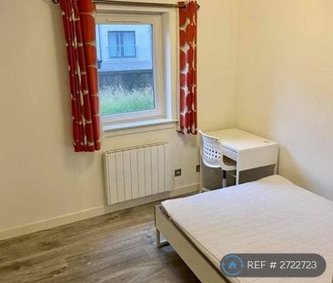 3 bedroom flat to rent - Photo 4