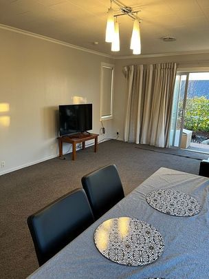 Charming 2BR Unit in Maori Hill! - Photo 1