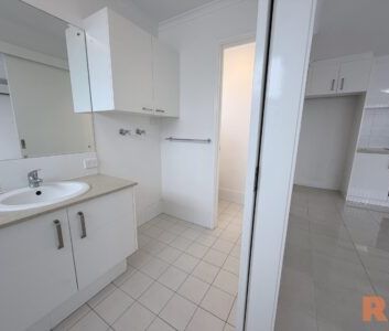 Top Floor Studio in a Great Location - Photo 4