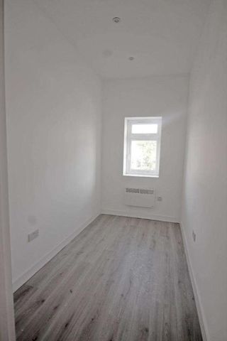 Bolton Road, BL8 - Photo 5