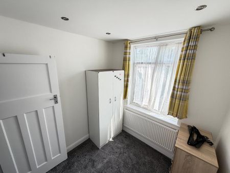 4 bedroom terraced house to rent - Photo 4