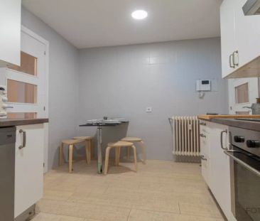 Room in a shared 6-bedroom apartment for rent in Castillejos. - Photo 1