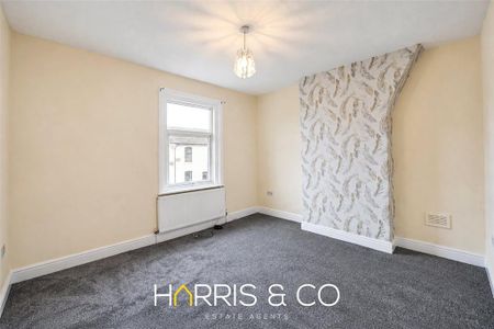2 bedroom end of terrace house to rent - Photo 5