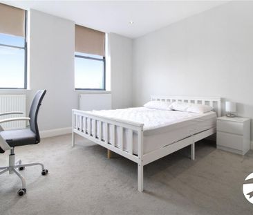 3 bedroom flat to rent - Photo 6