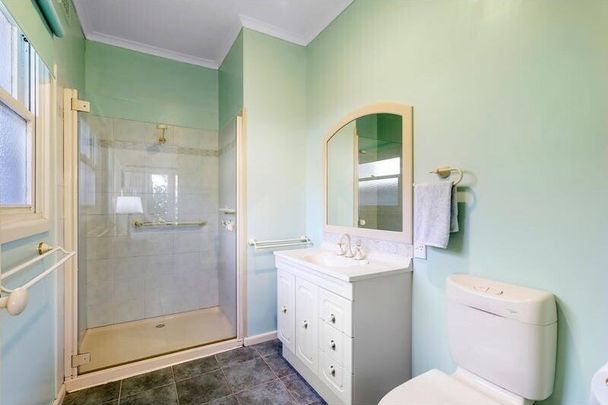 Cheltenham - Photo 1