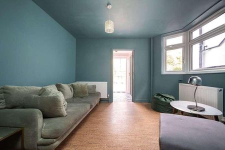 Gordon Road, London, E15 - Photo 2