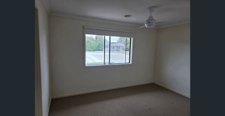 Comfortable townhouse worth an inspection - Photo 2