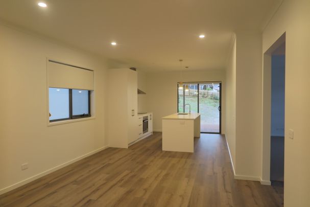 8 Eleni Avenue Kingston TAS 7050 Australia - Photo 1