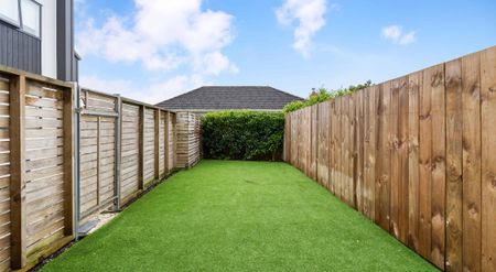 Modern 2022 built 2 bed, 2 bath with carpark - Photo 5