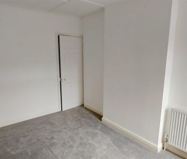 2 bedroom Semi-detached house to rent - Photo 5