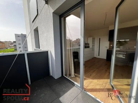 Pronájem bytu 1+kk 35 m - Fotografie 2