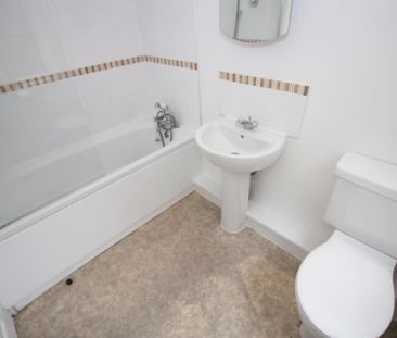 2 bedroom Flat to rent in Sandringham Road, South Gosforth, Newcast... - Photo 2