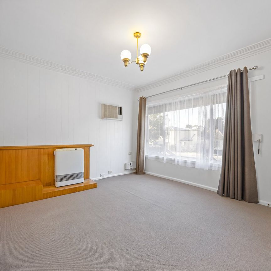 Comfortable Living in Ballarat East - Photo 1