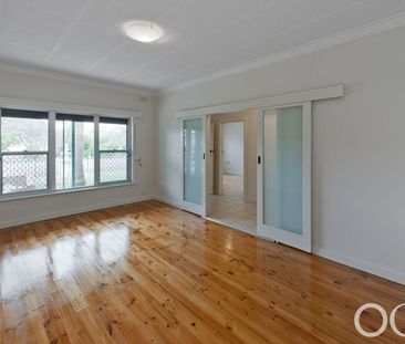 Open the door to a beautifully four-bedroom family home - Photo 3