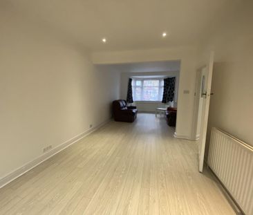 3 bedroom detached house to rent - Photo 3