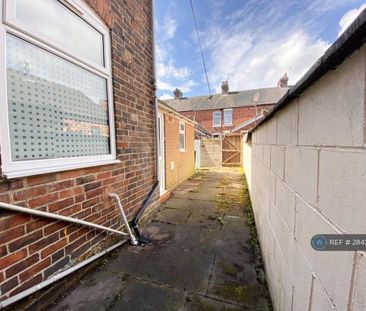 3 bedroom terraced house to rent - Photo 6